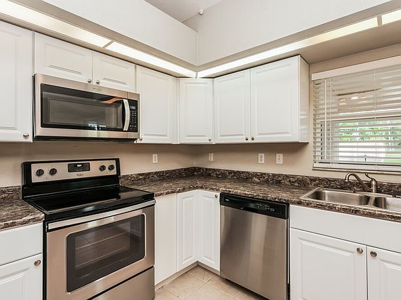 5th image of 1427 SE 12th St