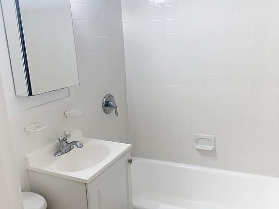 3rd image of 119 E 83rd St APT 6D