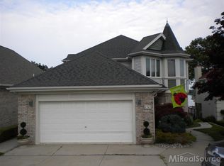1363 Oakland St, Saint Clair, MI