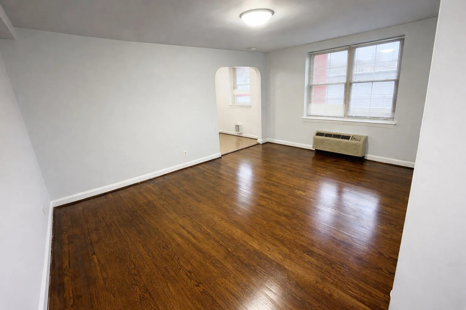 21 Kennedy — Photo 2