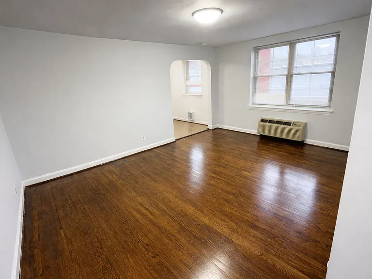 21 Kennedy — Photo 2