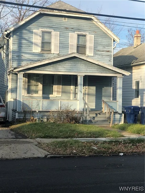152 Hastings Ave photo 1