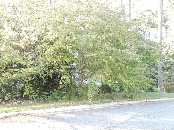 3rd image of 2611 Buckeye Ln NE