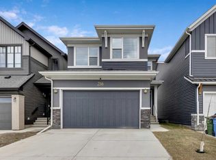 216 S Creekstone Row SW, Calgary, AB T2X 4Y5