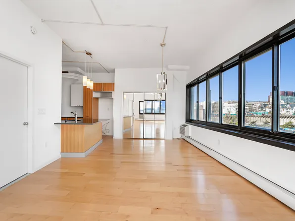 10 Bay Street Landing image 23 of 30