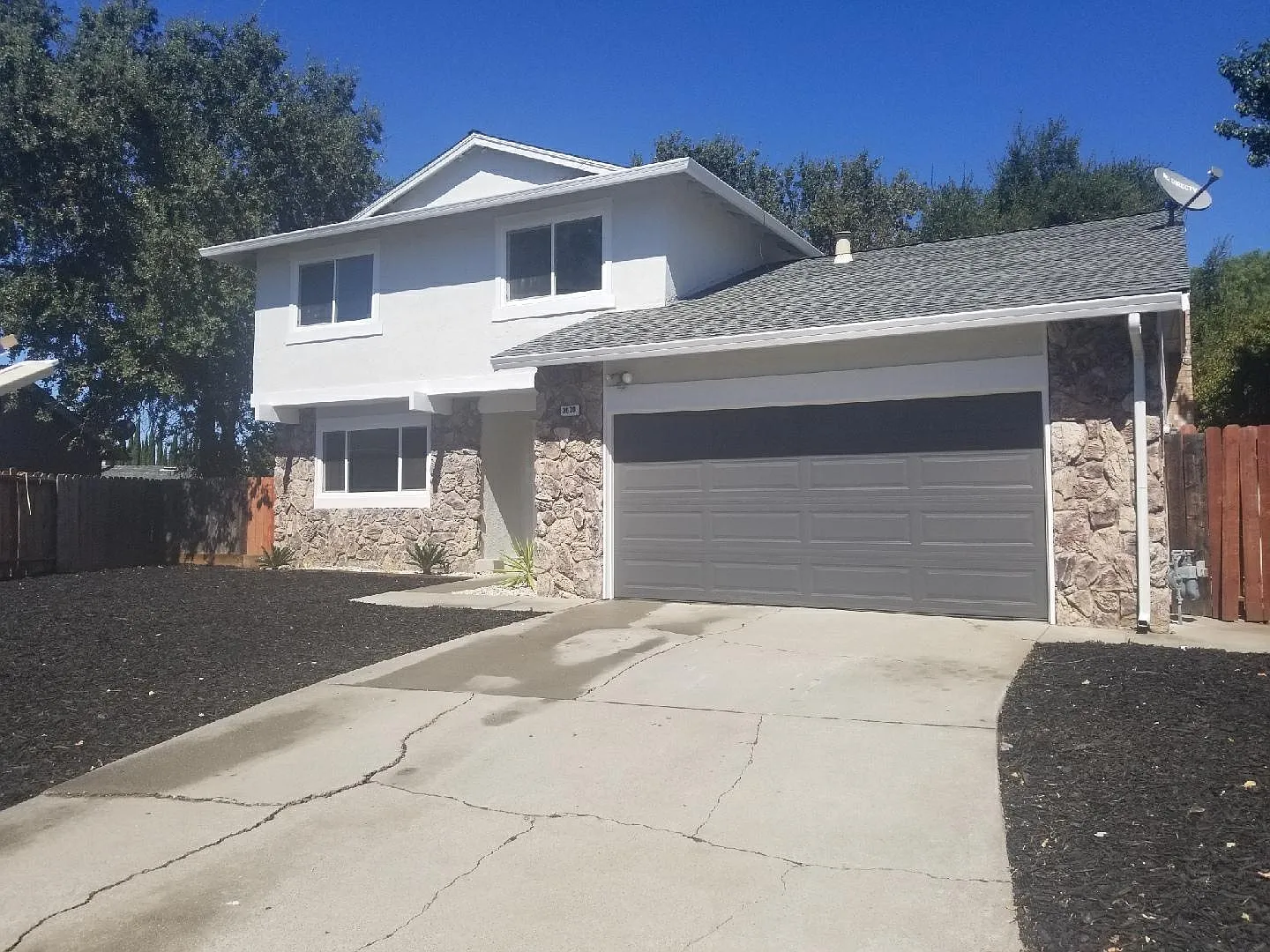 4 bed, 2.5 bath, 1901 sqft, $3,350 — Photo 2