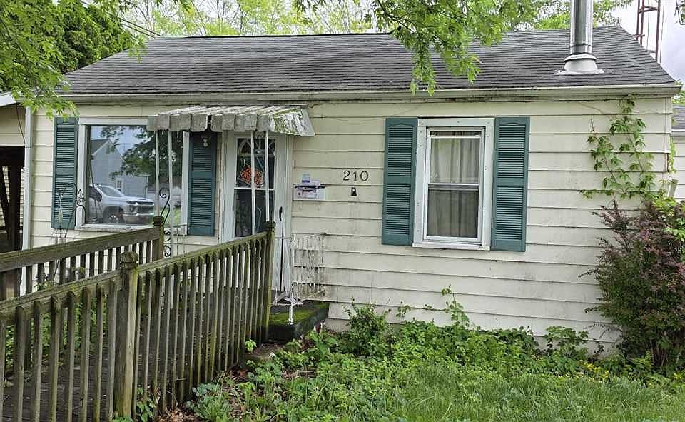 1st image of 210 W 25th St