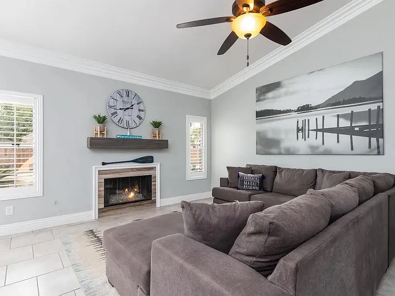 330 Del Flora St — Photo 8