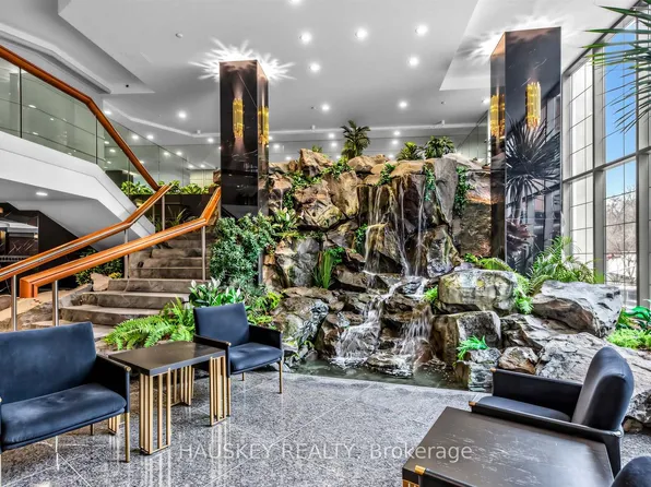 3800 Yonge St #402, Toronto, ON M4N 3P7