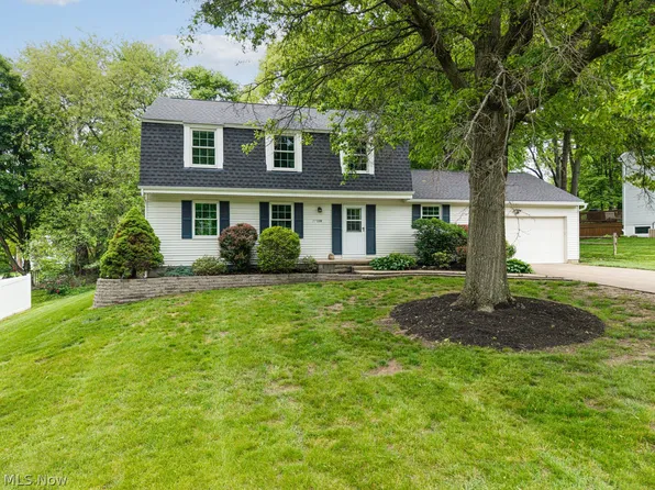110 Forest Hill Dr, Munroe Falls, OH 44262