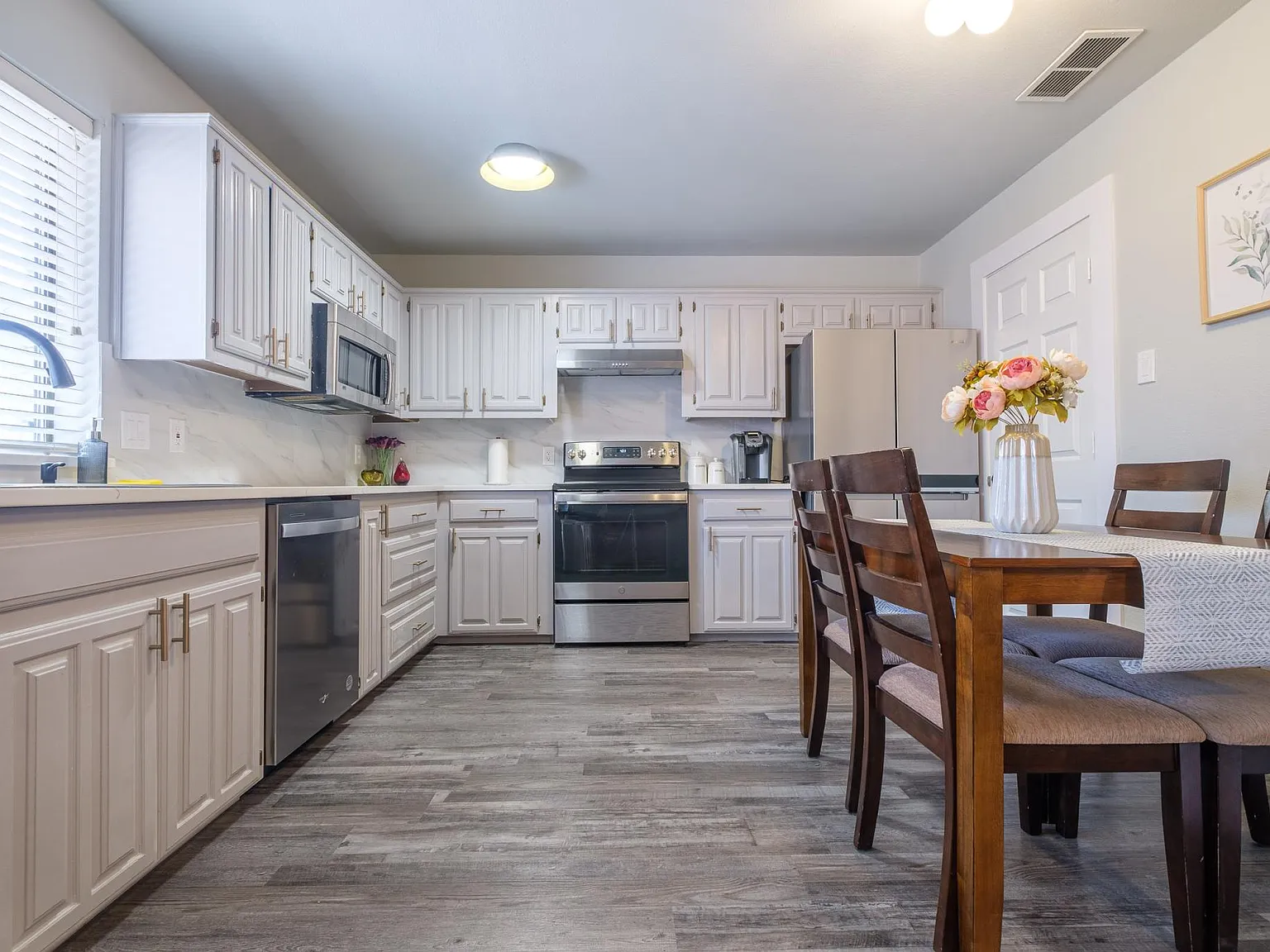 3 bed, 1687 sqft, $6,000 — Photo 2
