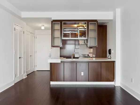 60 Riverside Boulevard image 1 of 16