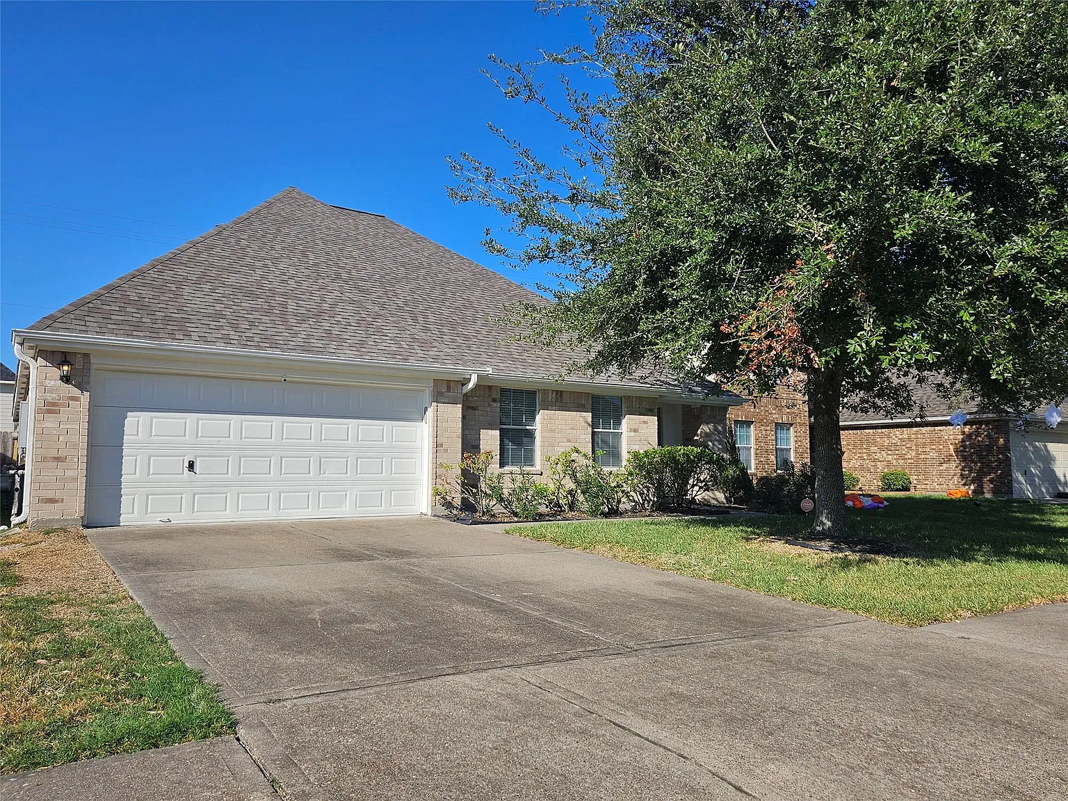 4 bed, 2.0 bath, 2068 sqft, $2,500 — Photo 2
