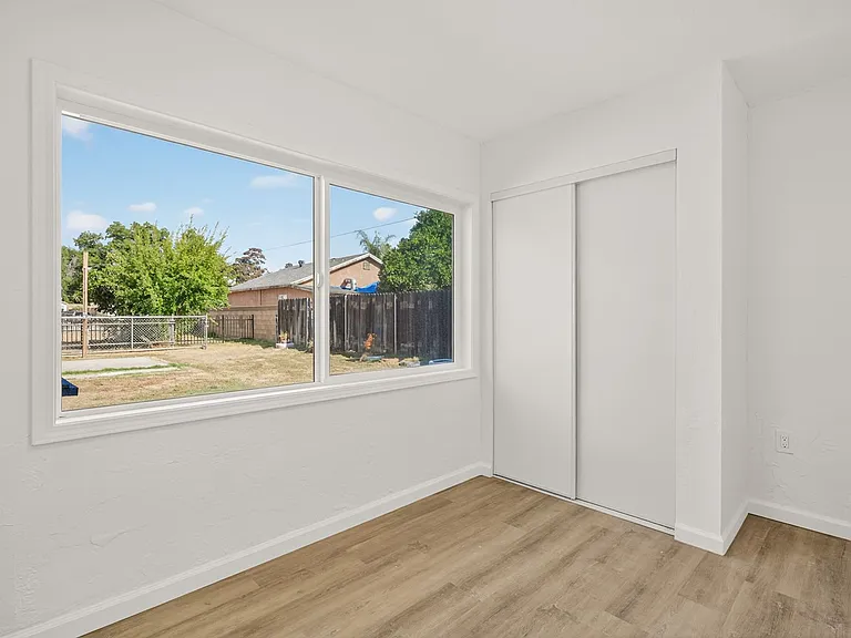 1023 W Congress St — Photo 13