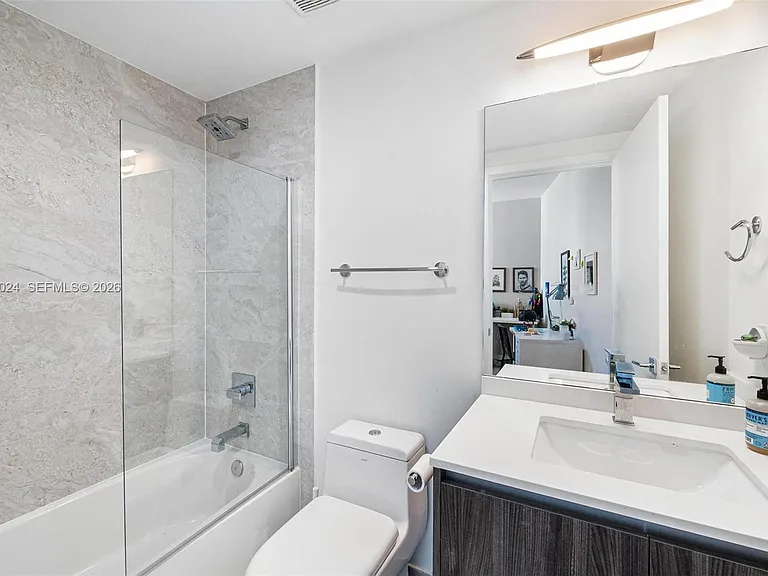 488 NE 18th St #401 — Photo 14