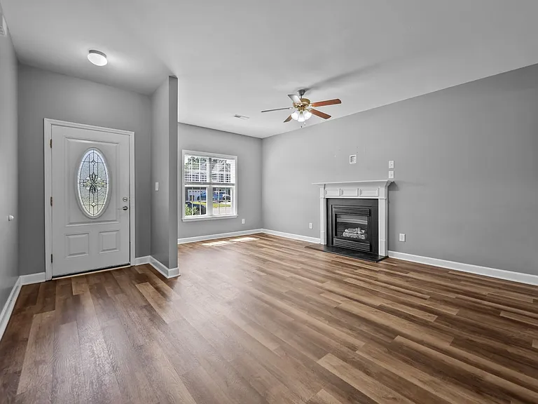 210 Wedgefield Cir — Photo 2