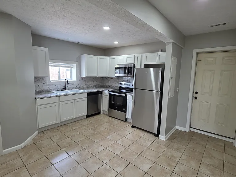 8250 Navarre Rd SW — Photo 5