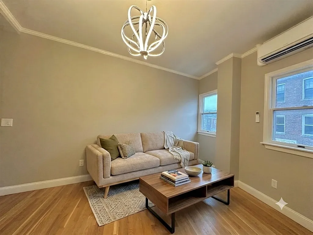 2 bed, 1.0 bath, $3,000 — Photo 2