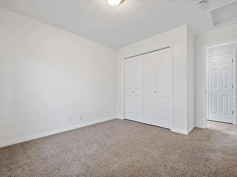 259 N 300 W #33 — Photo 19