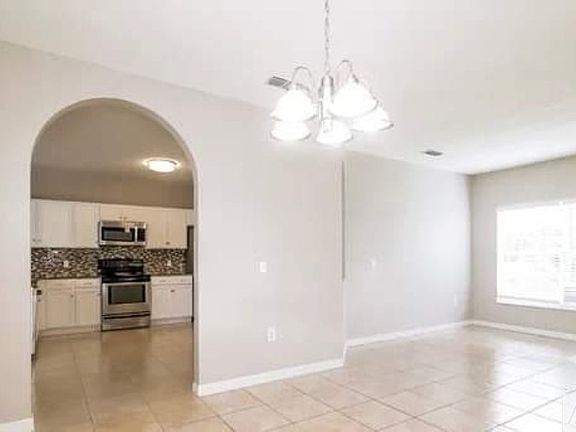 3rd image of 232 Canterbury Ct