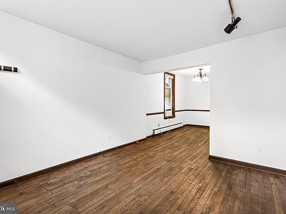 5th image of 204 E Churchill St