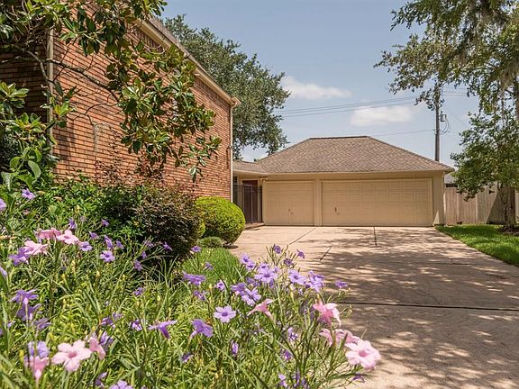 4th image of 15503 Park Estates Ln