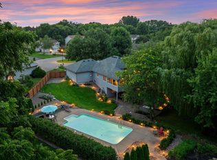 1025 Forest Glen Ct, Burnsville, MN 55337