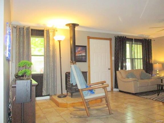 5th image of 1035 Thompson Dr