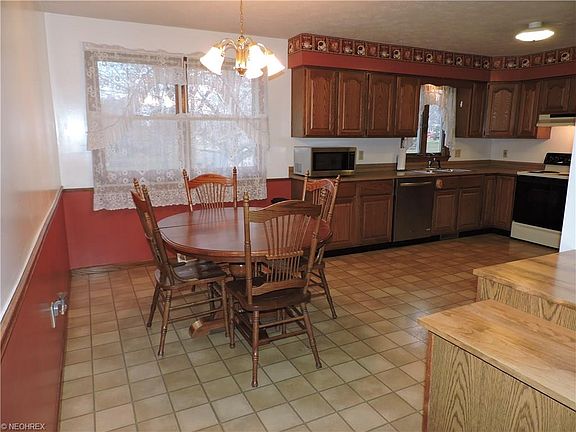 4th image of 2396 Edgewater Dr