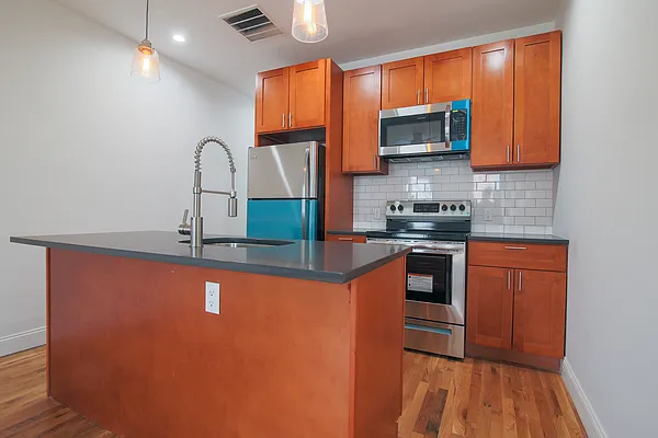 Rented by Platinum Properties | media 13