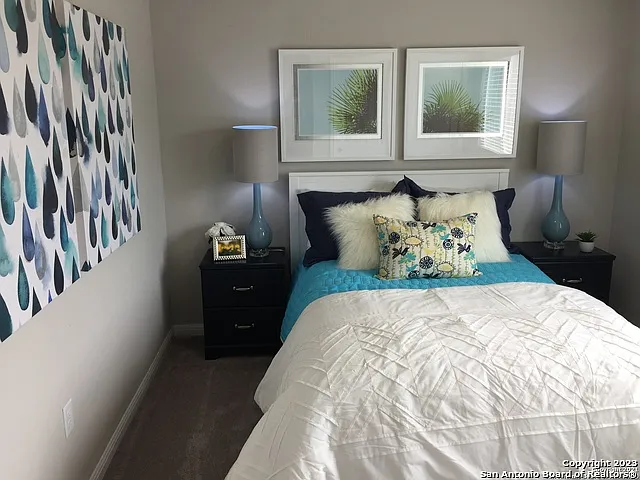 3 bed, 2.5 bath, 1690 sqft, $1,995 — Photo 3