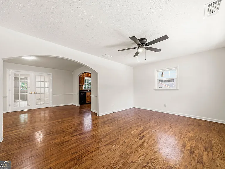 3940 Hubert Dr — Photo 2