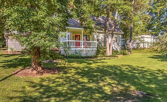 2nd image of 212 Shady Ln