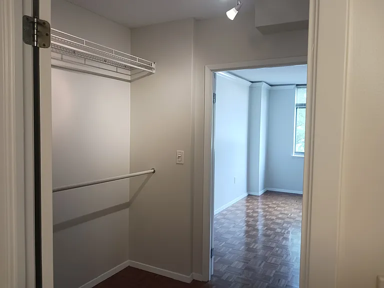 7111 Woodmont Ave #514 — Photo 12