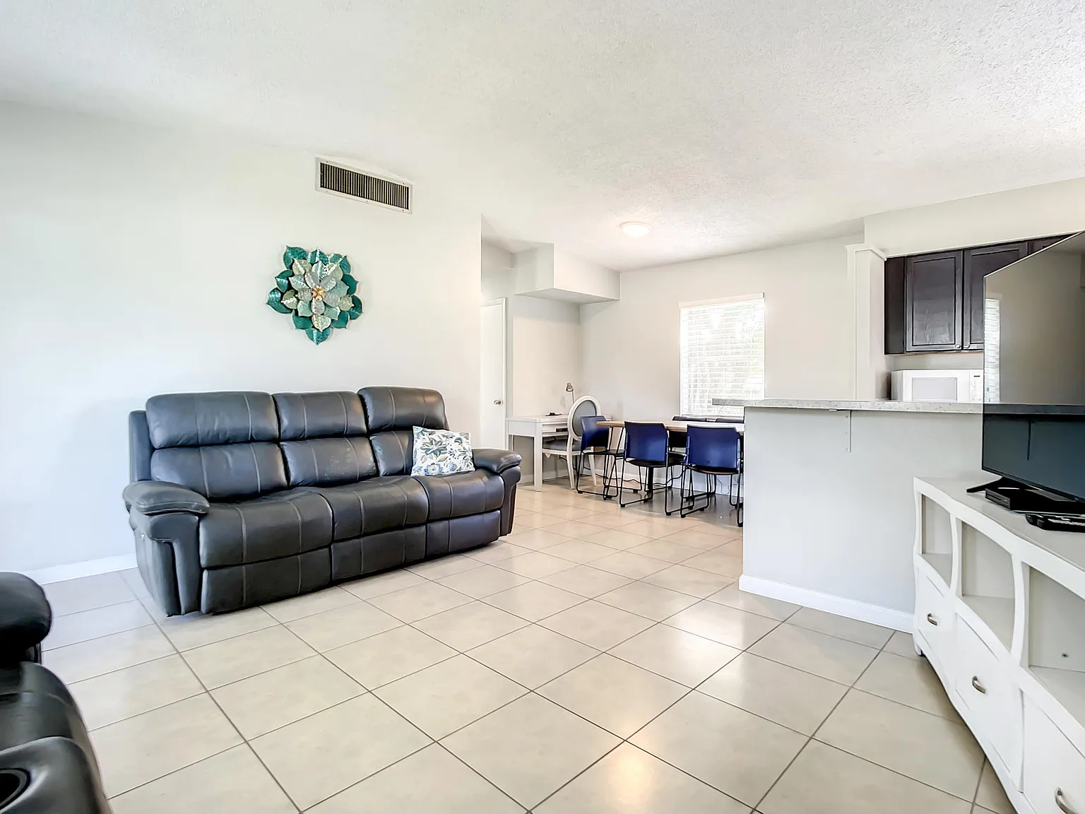 3 bed, 1385 sqft, $1,700 — Photo 3