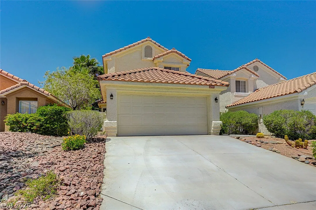 3 bed, 2.5 bath, 1638 sqft, $2,200 — Photo 3