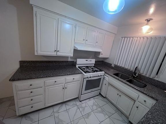 5th image of 816 W Colorado Blvd APT 18