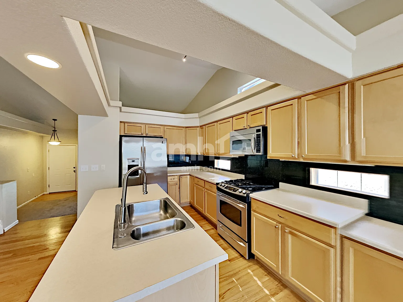 3 bed, 2.5 bath, 1863 sqft, $3,145 — Photo 4