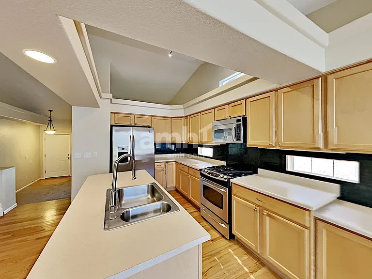 4137 Halifax St — Photo 4