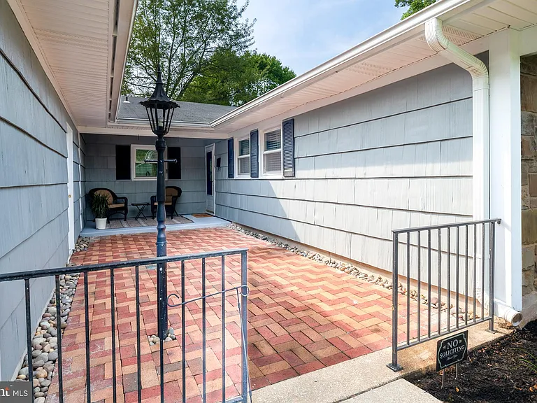 3710 Ivy Hill Ln — Photo 3