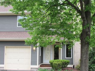 2 Saint Andrews Ln, Annandale, NJ 08801