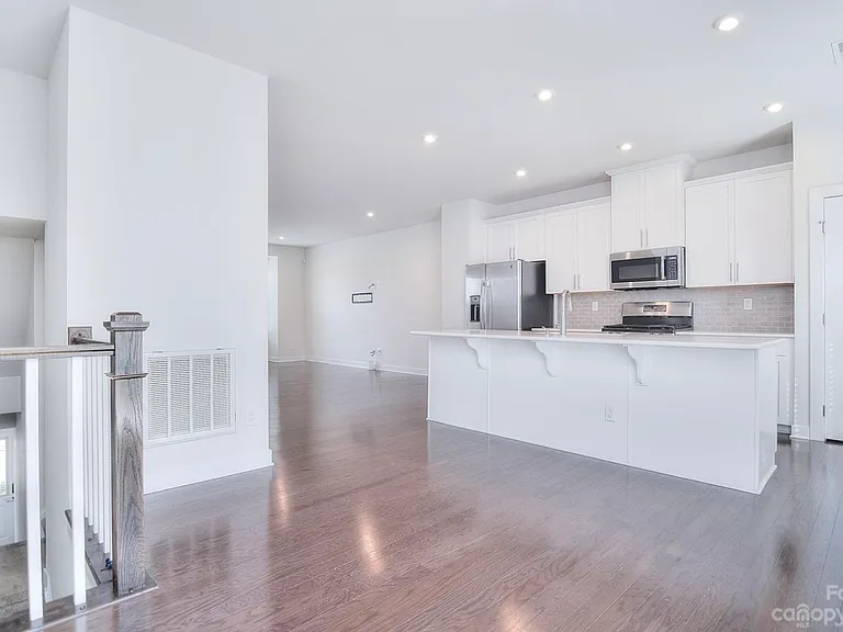 1810 Shumard Ln — Photo 14