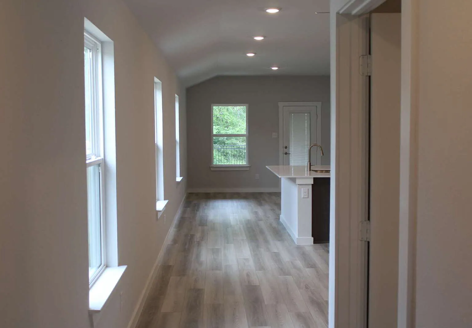 3 bed, 2.0 bath, 1391 sqft, $1,850 — Photo 3