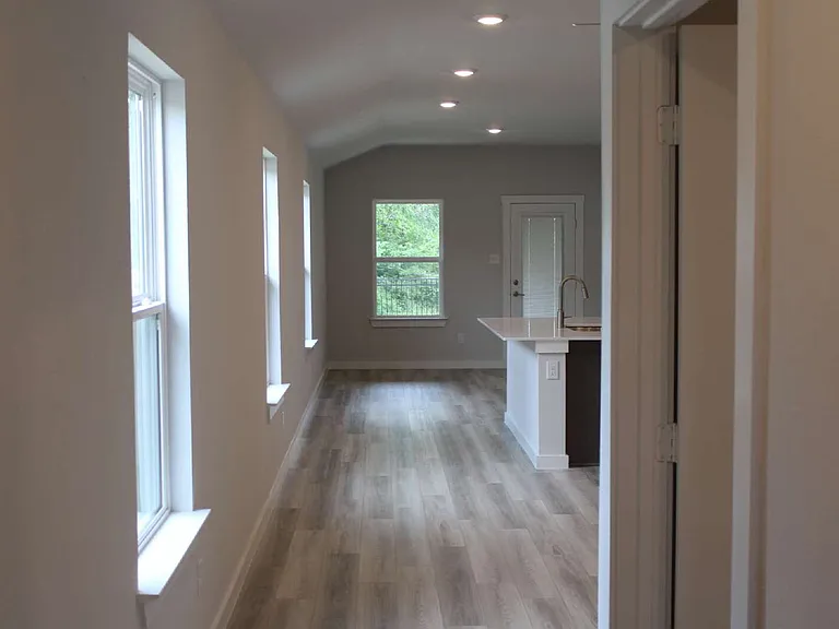 927 Lady Bird Ln — Photo 3