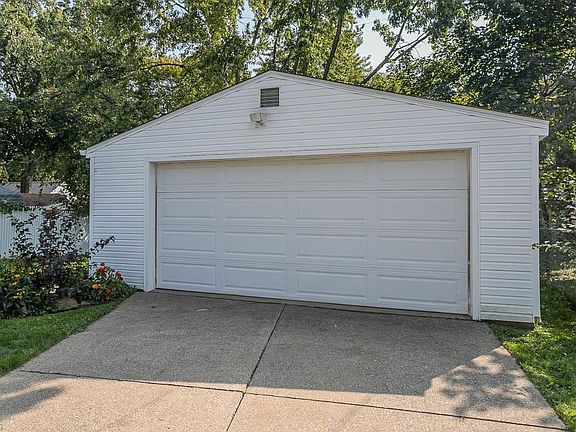 3rd image of 1318 Myrtle Ave