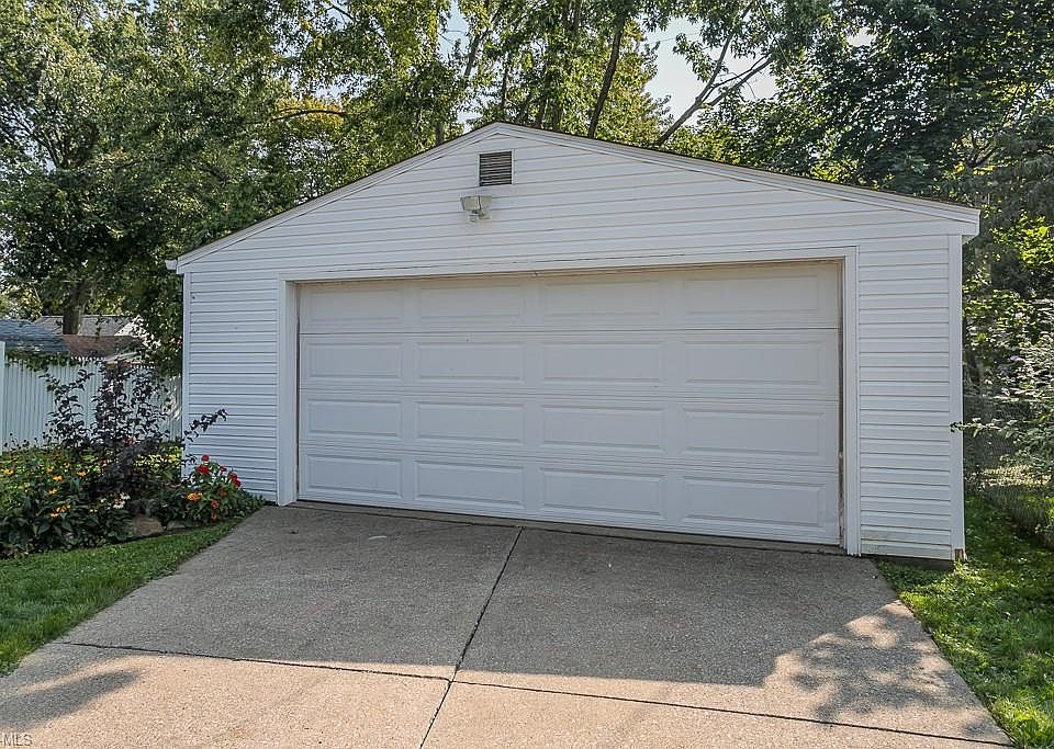 1318 Myrtle Ave, Cuyahoga Falls, OH 44221 Zillow