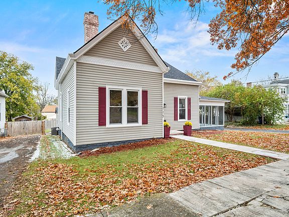 2nd image of 115 College St