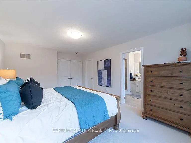 58 Mondial Cres — Photo 10
