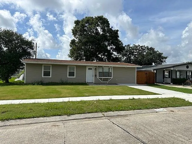 2124 Dupont Dr — Photo 13