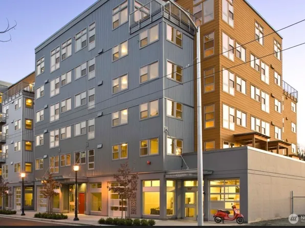 827 Hiawatha Place S #406, Seattle, WA 98144